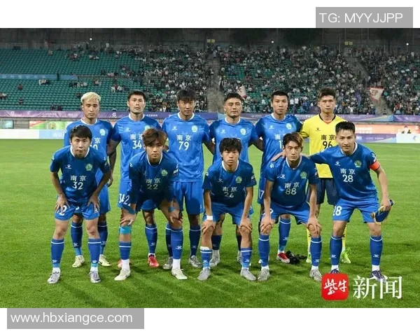 南京足球队状态引发热议球迷与专家观点交锋分析 南京足球队状态引发热议球迷与专家观点交锋分析