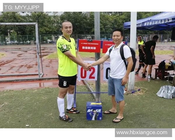 成都足球队默契配合解析助力球队在赛场上崭露头角
